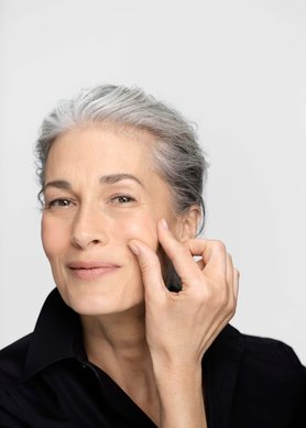 itchy-skin-dry-skin-how-does-my-skin-change-during-menopause